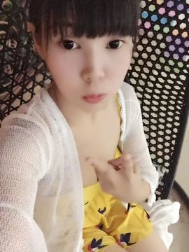 彭小萌主播照片
