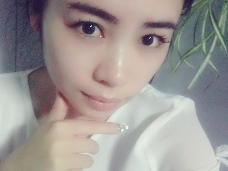 那个很小瑶的主播海报