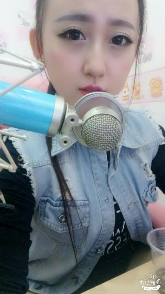 、小莎的主播照片