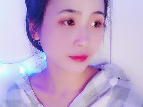 🌸小落白🌸海报