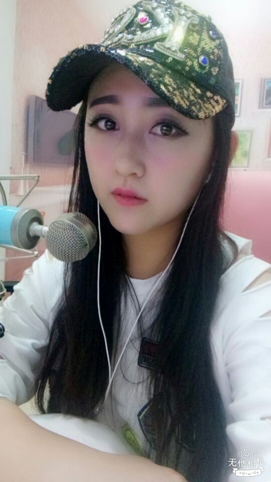 、小莎的主播照片