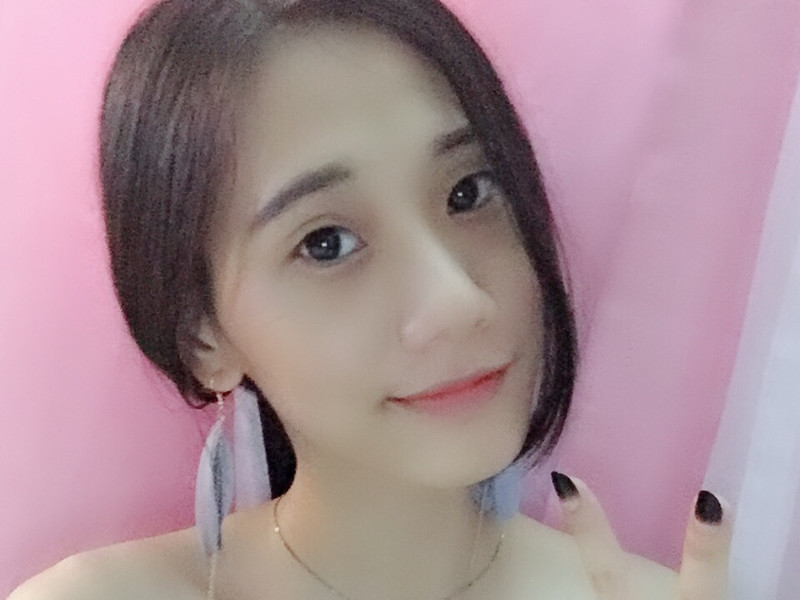 h哈哈哈镜的主播海报