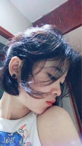 晶晶普通话困难症主播照片