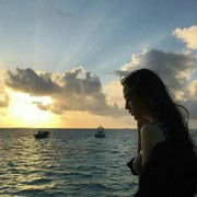 特别。m海报