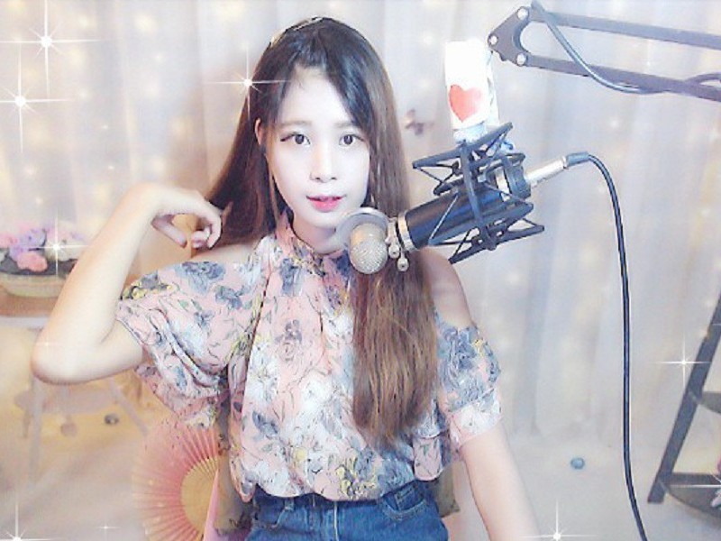 我是一条小鲸鱼的主播海报