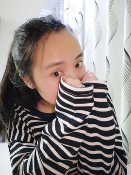 七七呀呀主播照片