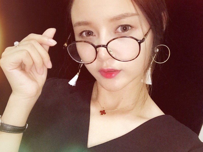 万晨翡翠的主播海报