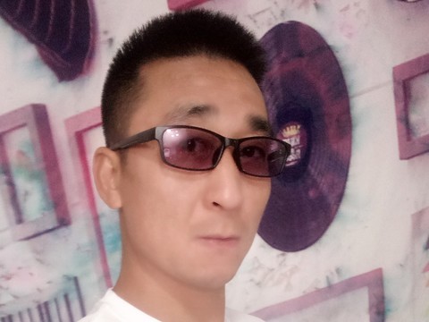 挣了八景小伙，海报