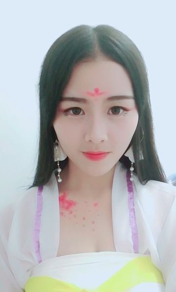 阿沁isback的主播照片