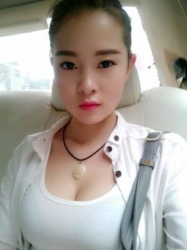 CoCo回归求生冠主播照片