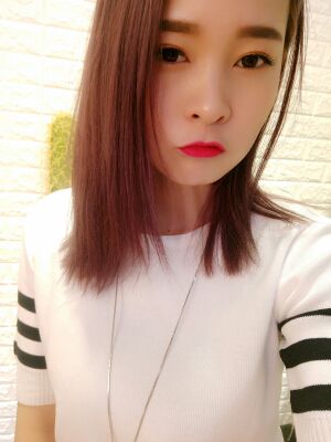 CoCo回归求生冠的主播照片