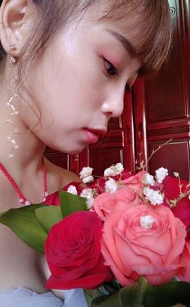 川妹儿佑雪主播照片