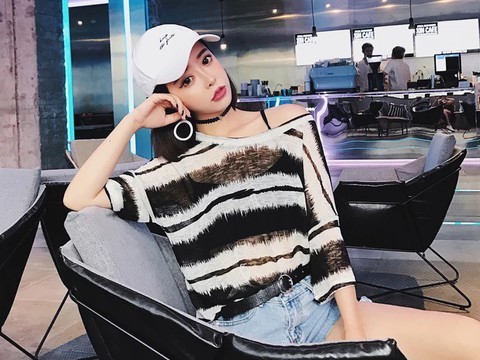 亿女孩🎵海报