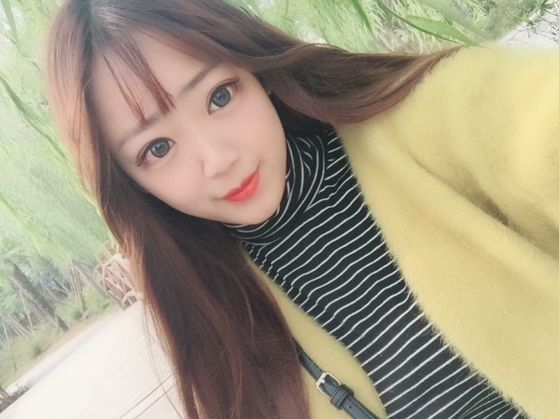 诗诗呀的主播海报