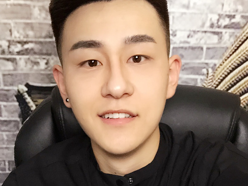 是李佳琪啊🍃的主播海报