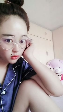保护视力偷瞄帅哥主播照片