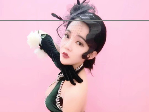 DJ小灰机🎀海报