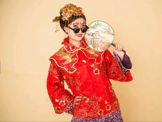 卓细检的主播照片