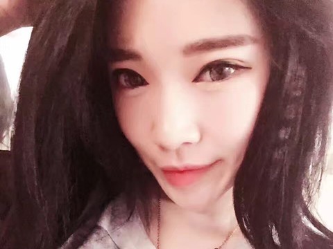 👌伊伊海报