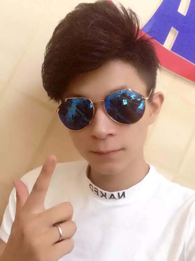 吉祥。小哥哥的主播照片