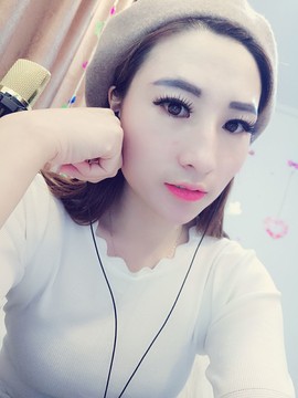 小奶瓶玩家主播照片
