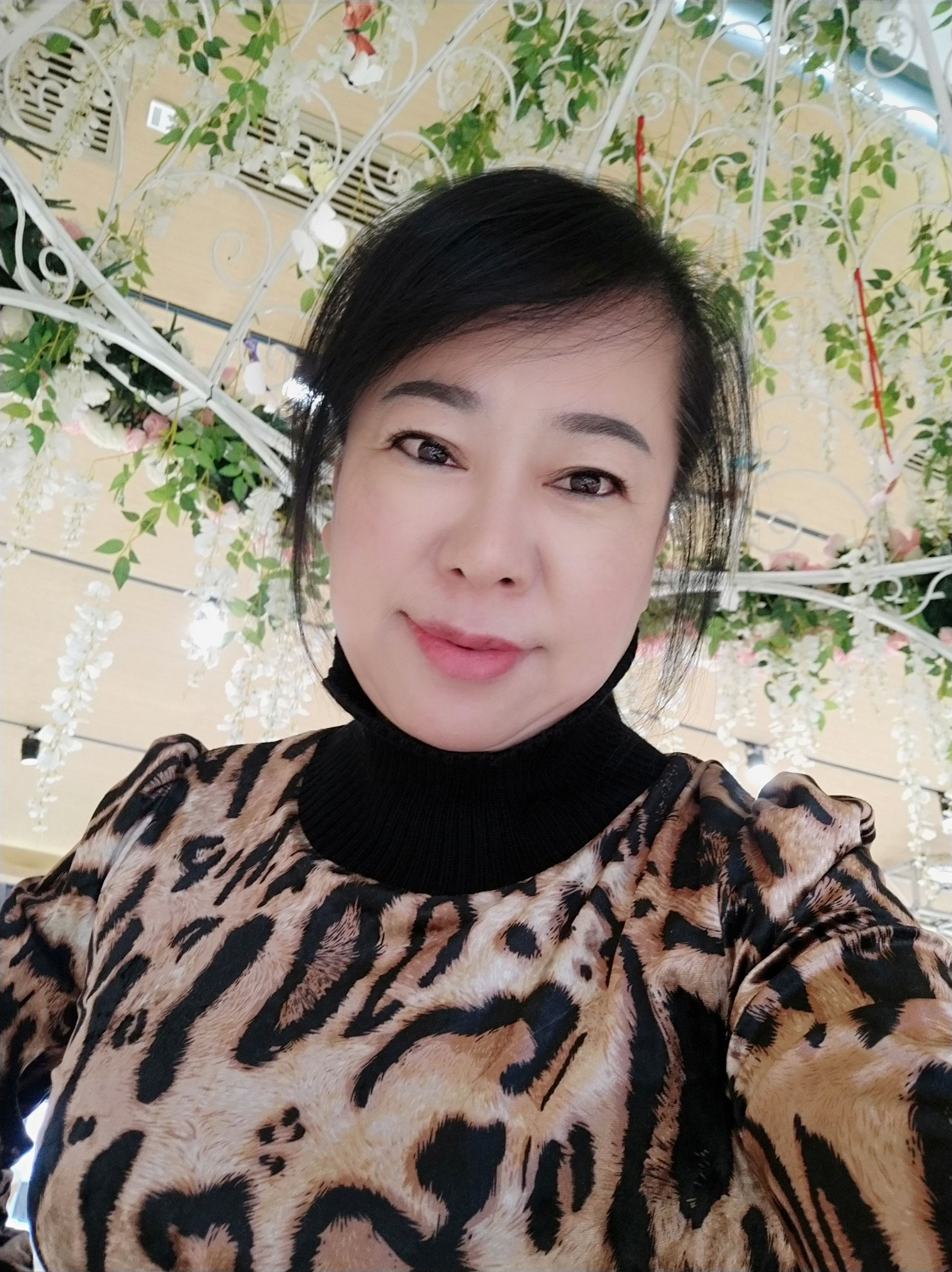 魅力女人唱民歌的图片