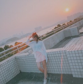 美八怪乔莹给你唱情歌主播照片