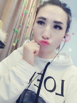 小奶瓶玩家主播照片