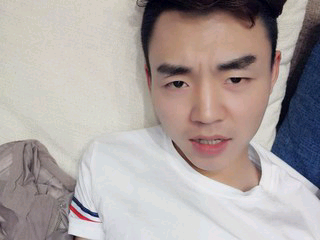 凡love荣主播照片