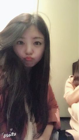 九小九，主播照片