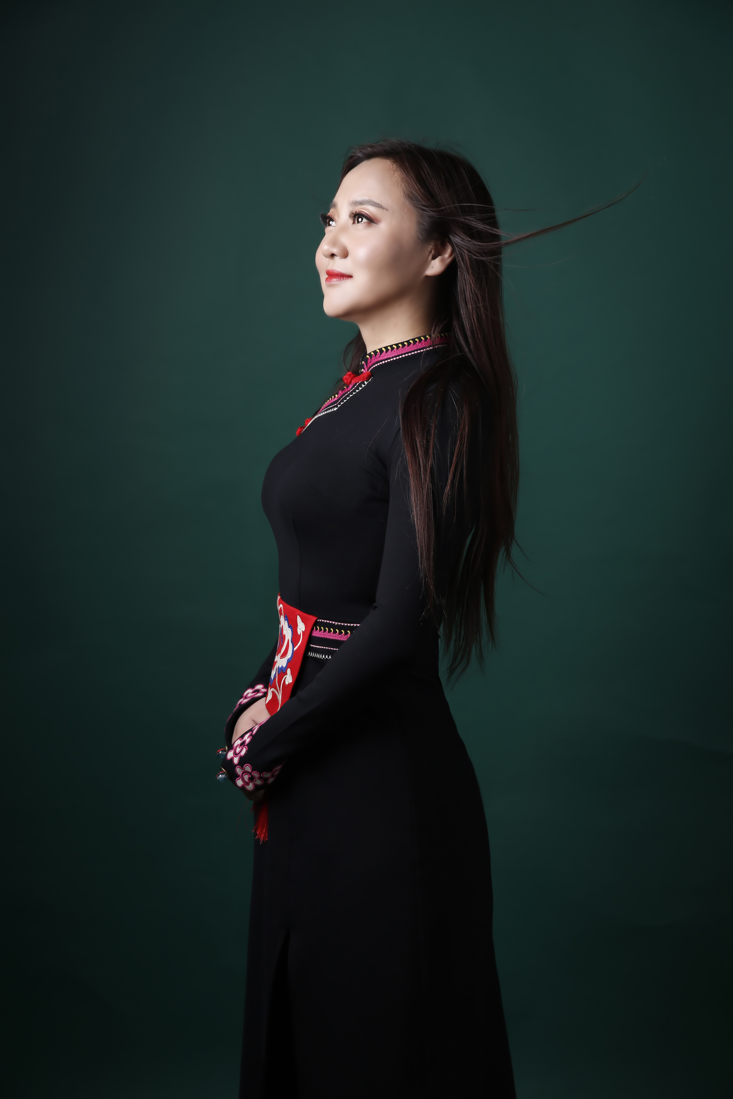 歌后阿茹娜的图片