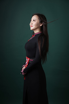歌后阿茹娜主播照片