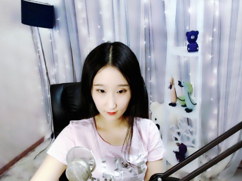 请叫我兔子；的主播海报