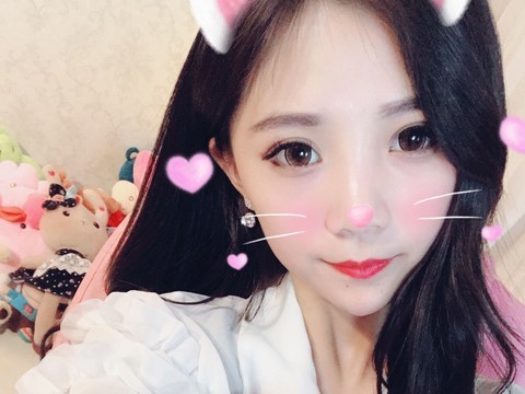 Axue💕小雪姑娘海报