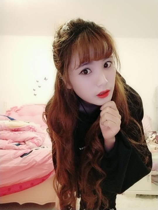 LR倾国倾城主播照片