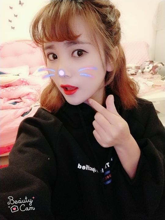LR倾国倾城主播照片