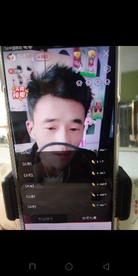 小魔鬼中的天使主播照片