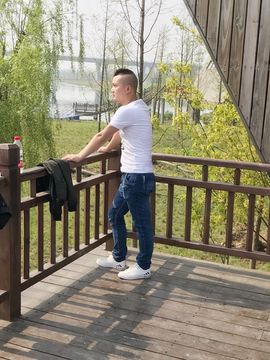 襄阳精神哥主播照片