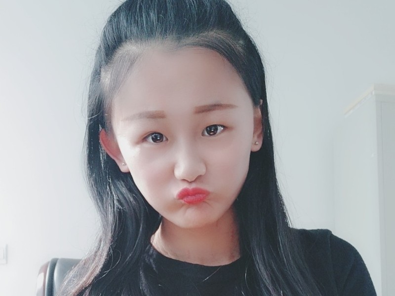 小可爱呦的主播海报