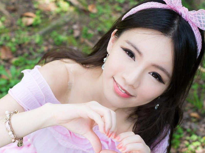 给我来杯阳光的主播海报