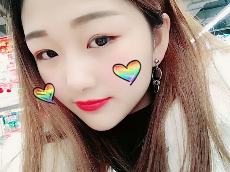 小婉儿球球的主播海报