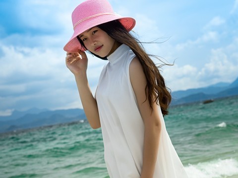 初心👄悦悦海报