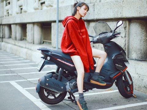 矜持的↣小美七海报