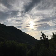 雨后的情天会见彩虹海报