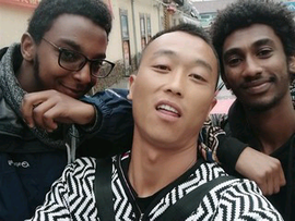 为翡狂主播照片