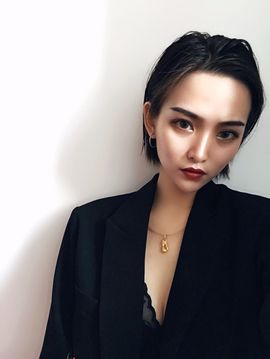 酸奶xi主播照片