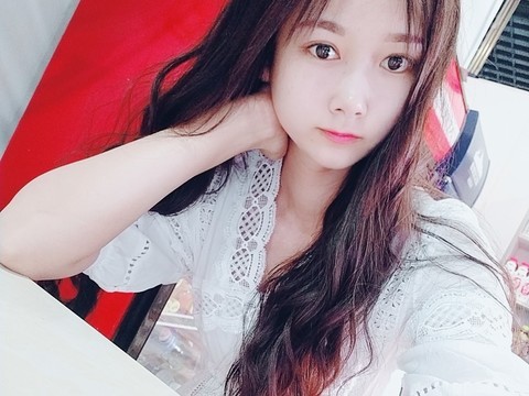 哎呦魏魏✨海报