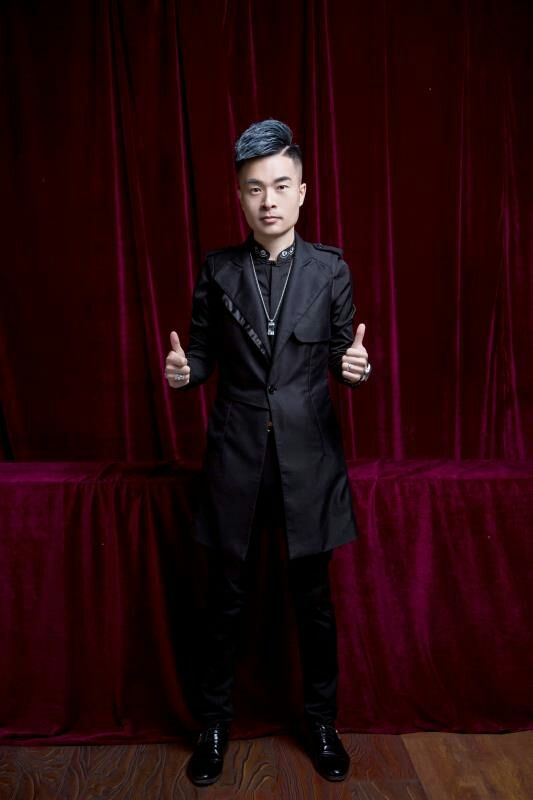 主持人培训导师李嘉艺的主播照片