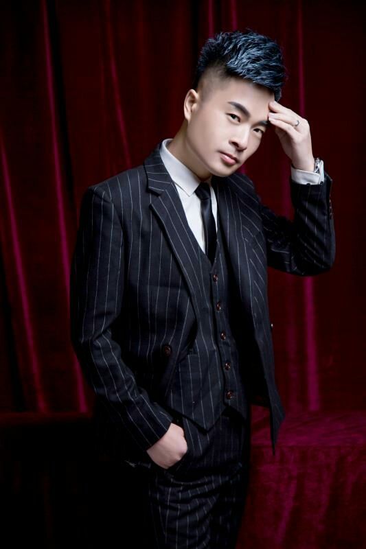 主持人培训导师李嘉艺的主播照片