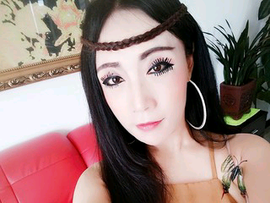 微笑的泰迪熊主播照片